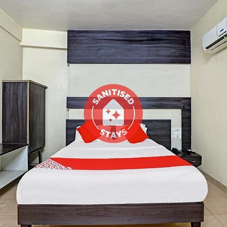 Oyo 82461 Hotel Darshan Banquet And Rooms Сурат Екстериор снимка