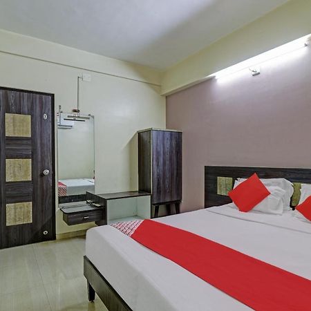 Oyo 82461 Hotel Darshan Banquet And Rooms Сурат Екстериор снимка