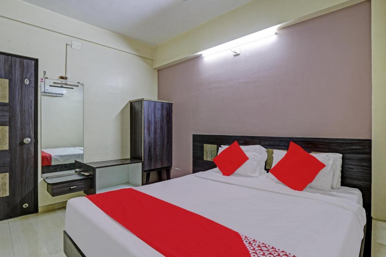 Oyo 82461 Hotel Darshan Banquet And Rooms Сурат Екстериор снимка