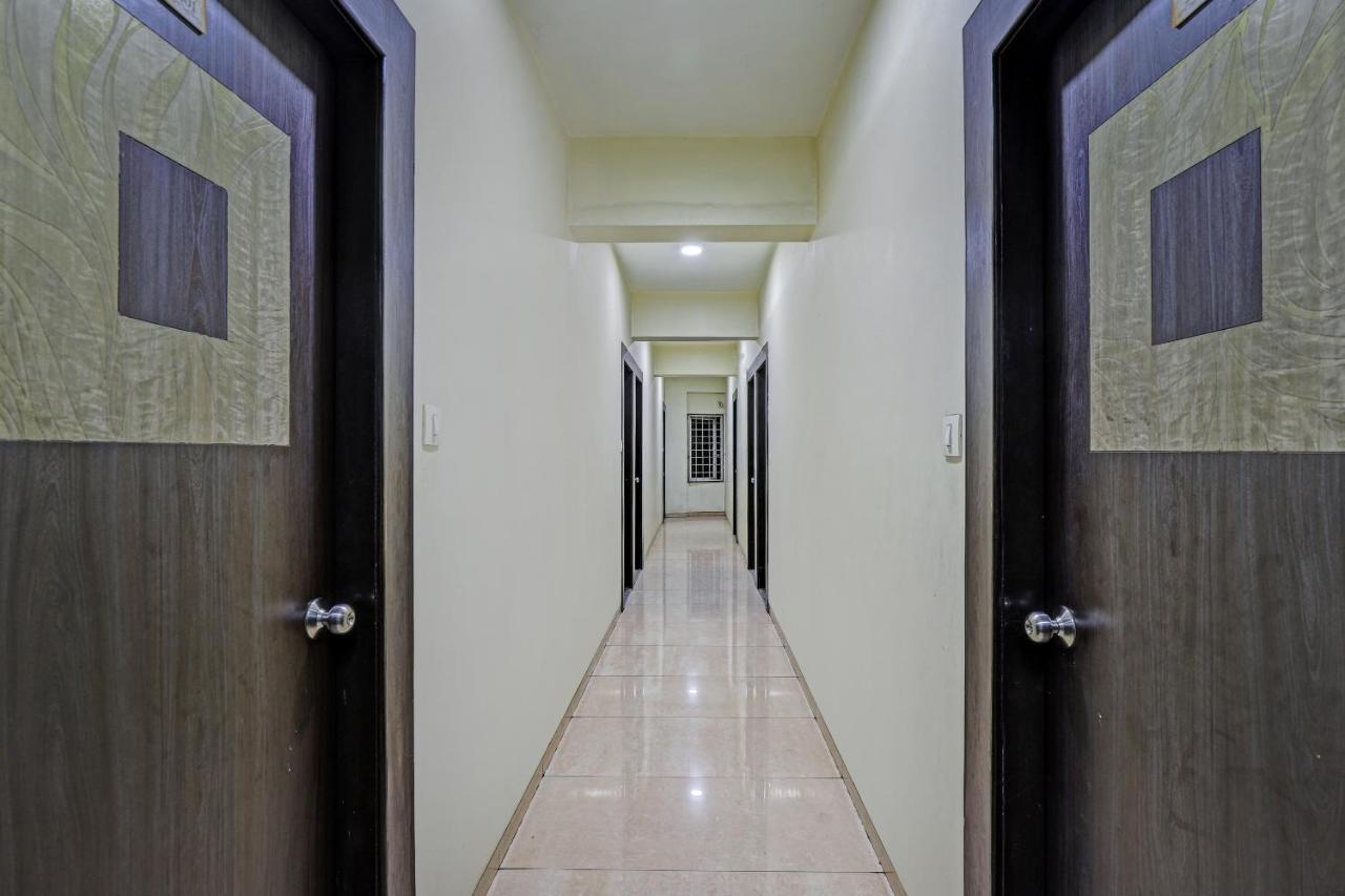 Oyo 82461 Hotel Darshan Banquet And Rooms Сурат Екстериор снимка