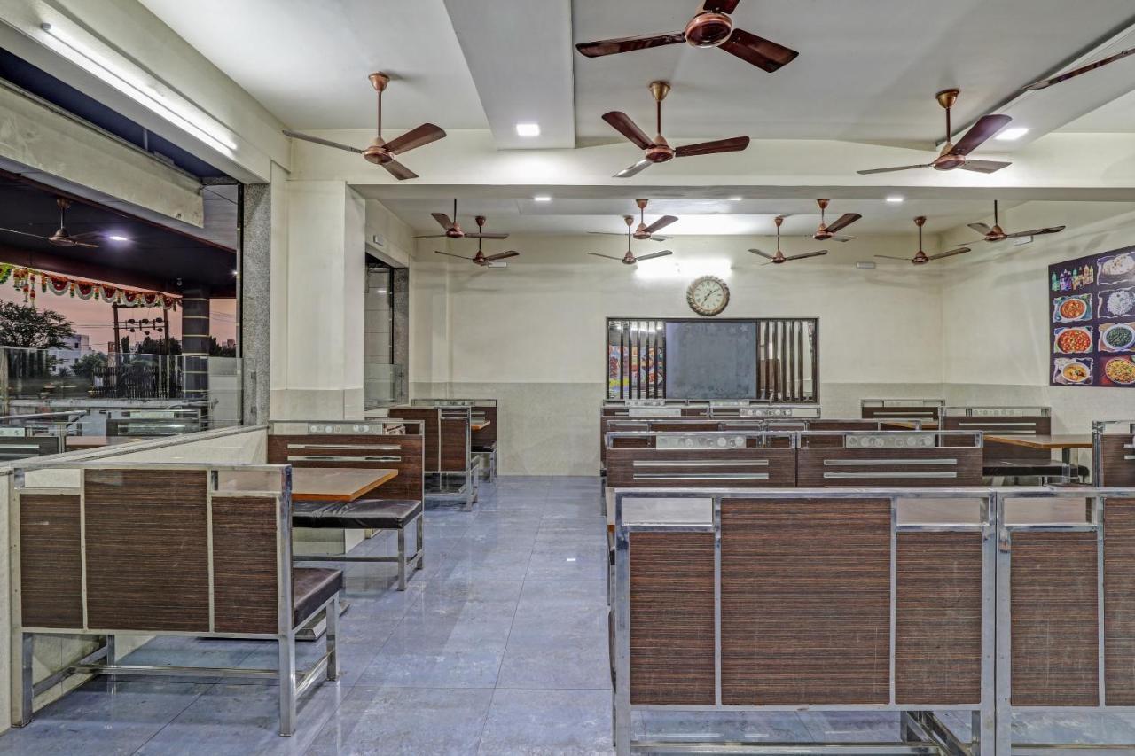 Oyo 82461 Hotel Darshan Banquet And Rooms Сурат Екстериор снимка